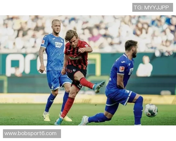 霍勒精彩凌空侧勾破门助弗赖堡扳平十人多特比分