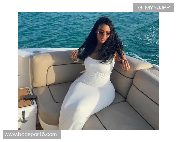 女主持与皮尔斯默契合作皮尔斯直言不愿与他人共做播客