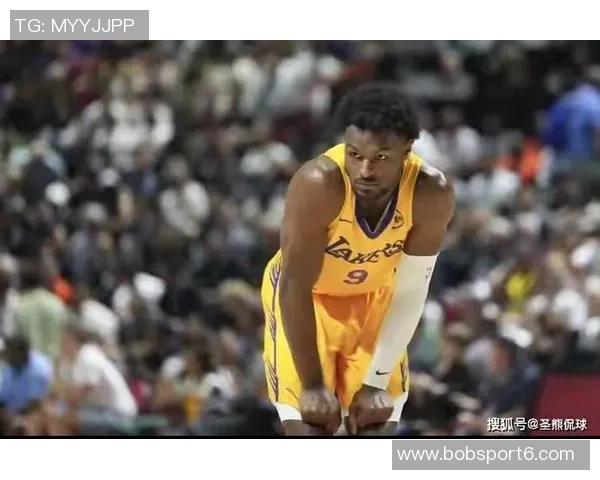 夸梅：布朗尼在主场比赛中表现得如同被车灯照射的迷茫鹿