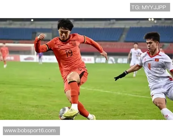 汪士钦解围失误致U22国足0-1落后越南队比赛形势严峻 汪士钦解围失误致U22国足0-1落后越南队比赛形势严峻