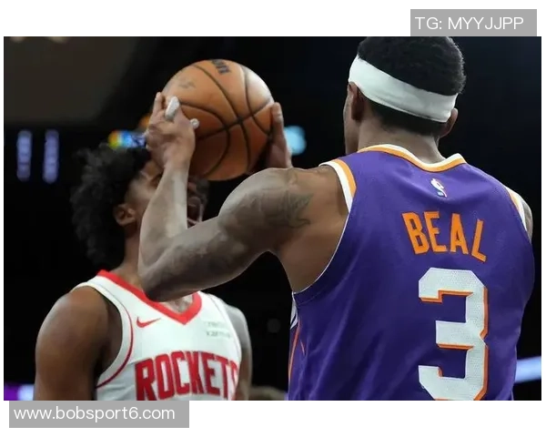 真爱无敌狄龙赛后与火箭队员亲切握手并与费尔蒂塔亲密交流