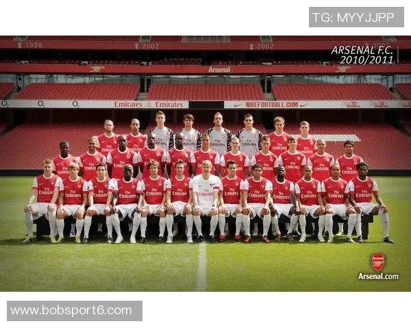 拜仁慕尼黑25-26赛季全家福展现新援风采与德超杯沙拉盘荣耀 拜仁慕尼黑25-26赛季全家福展现新援风采与德超杯沙拉盘荣耀